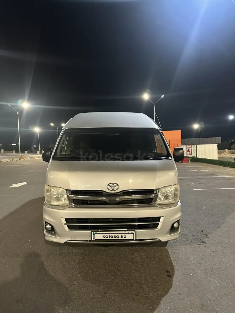 Toyota HiAce, 2012