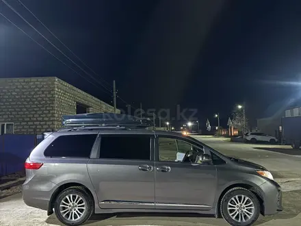 Toyota Sienna 2019 года за 12 200 000 тг. в Атырау – фото 3