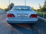 Mercedes-Benz E 240 1998 годаүшін2 800 000 тг. в Караганда – фото 4