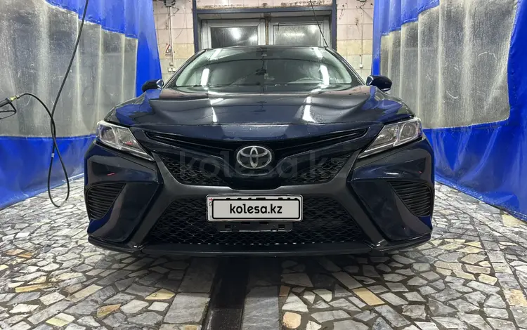 Toyota Camry 2018 года за 8 000 000 тг. в Караганда