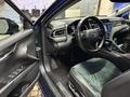 Toyota Camry 2018 года за 8 000 000 тг. в Караганда – фото 8