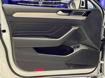 Volkswagen Passat Exclusive 1.4 TSI 2022 года за 15 090 000 тг. в Алматы – фото 11