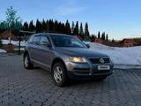 Volkswagen Touareg 2005 годаүшін4 800 000 тг. в Усть-Каменогорск