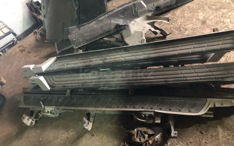 Пороги Подножки боковые MMC pajero 3-4 Toyota Tundra Toyota Sequoia за 11 300 тг. в Алматы