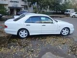Mercedes-Benz E 320 1998 года за 3 000 000 тг. в Астана – фото 3