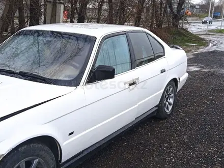 BMW 520 1992 года за 600 000 тг. в Алматы – фото 2