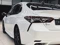 Toyota Camry 2021 года за 19 900 000 тг. в Шымкент – фото 3