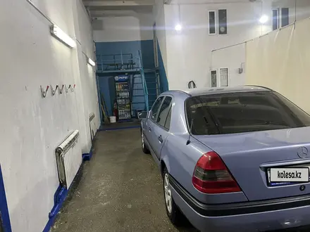 Mercedes-Benz C 200 1995 года за 2 400 000 тг. в Караганда – фото 4