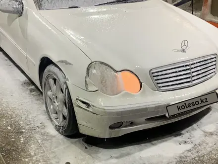 Mercedes-Benz C 240 2002 года за 1 900 000 тг. в Атырау