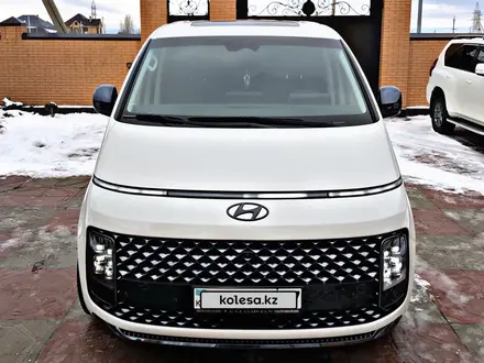 Hyundai Staria 2021 года за 24 500 000 тг. в Уральск – фото 2