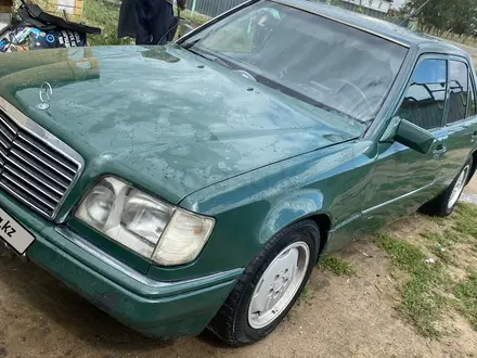 Mercedes-Benz E 200 1993 года за 1 300 000 тг. в Павлодар