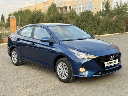 Hyundai Solaris 2024 года за 8 270 000 тг. в Уральск – фото 3