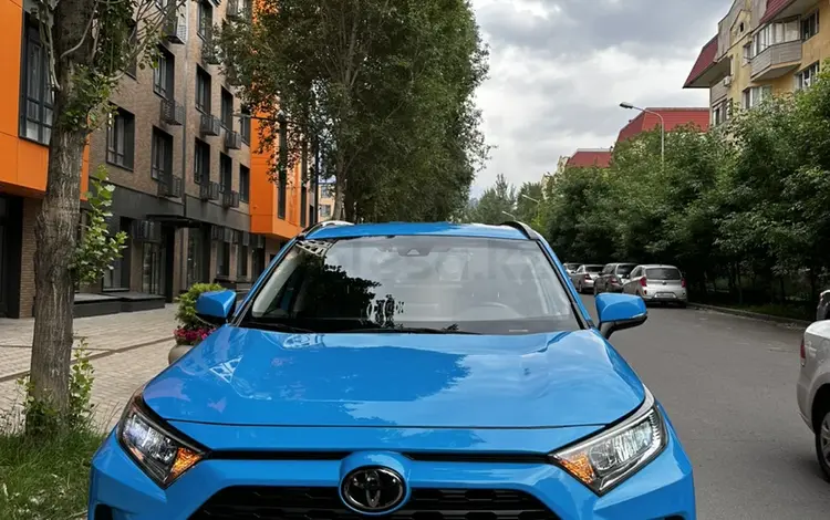 Toyota RAV4 2021 года за 15 900 000 тг. в Алматы
