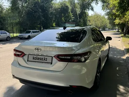 Toyota Camry 2022 года за 16 800 000 тг. в Алматы – фото 7