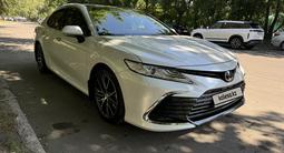 Toyota Camry 2022 года за 16 800 000 тг. в Алматы – фото 4