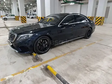 Mercedes-Benz S 500 2013 года за 25 000 000 тг. в Астана – фото 2