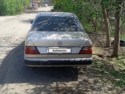 Mercedes-Benz E 230 1989 года за 800 000 тг. в Уральск – фото 2