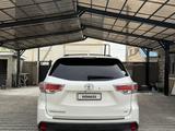 Toyota Highlander 2015 годаүшін9 700 000 тг. в Актау – фото 3