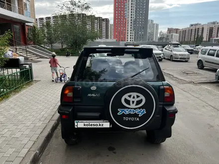 Toyota RAV4 1996 года за 2 600 000 тг. в Астана – фото 2