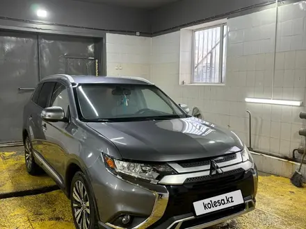 Mitsubishi Outlander 2019 года за 11 000 000 тг. в Актобе – фото 3