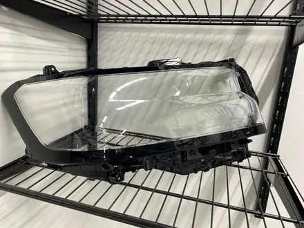 Стекло фары передний Toyota Camry (2019-2023) ORIGINAL за 10 000 тг. в Алматы – фото 3