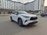 Toyota Highlander 2023 года за 27 800 000 тг. в Кызылорда
