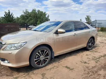 Toyota Camry 2014 года за 9 200 000 тг. в Актобе – фото 8