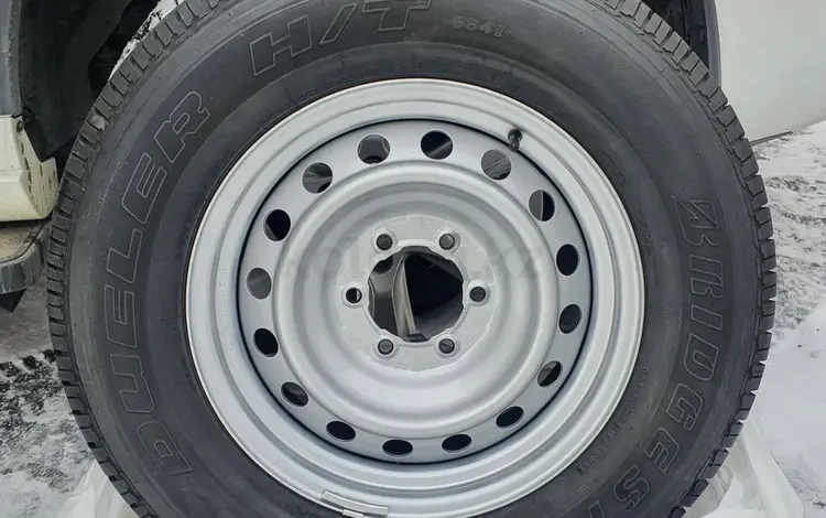 Летние шины Bridgestone Dueler H/T, на дисках за 200 000 тг. в Семей