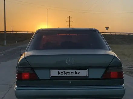 Mercedes-Benz E 200 1993 года за 1 600 000 тг. в Тараз – фото 8