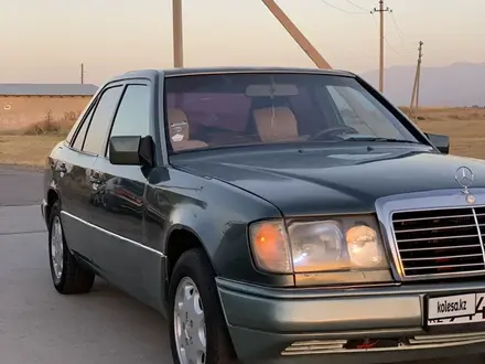 Mercedes-Benz E 200 1993 года за 1 600 000 тг. в Тараз – фото 2