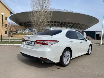 Toyota Camry 2019 года за 15 500 000 тг. в Астана – фото 3