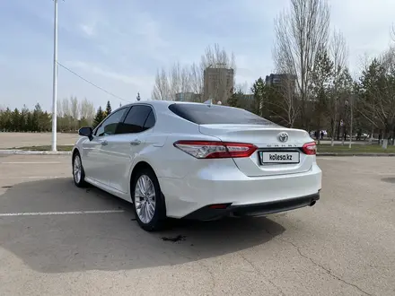 Toyota Camry 2019 года за 15 500 000 тг. в Астана – фото 4