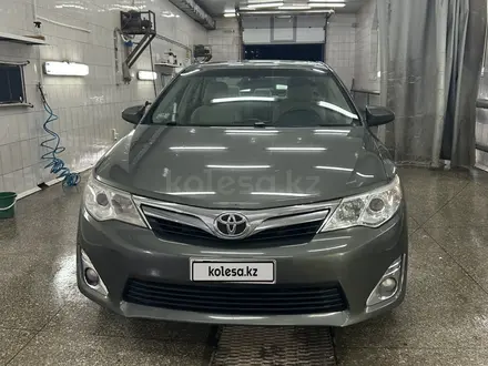 Toyota Camry 2012 года за 6 100 000 тг. в Актобе – фото 2