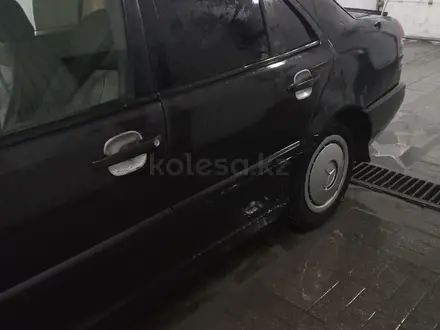 Mercedes-Benz C 180 1993 года за 1 000 000 тг. в Шемонаиха – фото 5