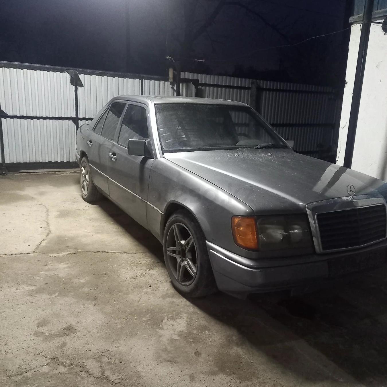 Mercedes-Benz E 200 1988 г.