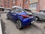 Hyundai i20 2023 года за 8 900 000 тг. в Кокшетау – фото 3