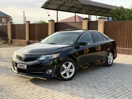 Toyota Camry 2014 года за 6 500 000 тг. в Атырау