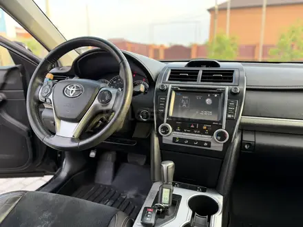 Toyota Camry 2014 года за 6 500 000 тг. в Атырау – фото 8