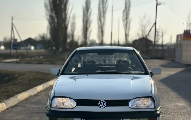 Volkswagen Golf 1994 годаfor1 800 000 тг. в Тараз