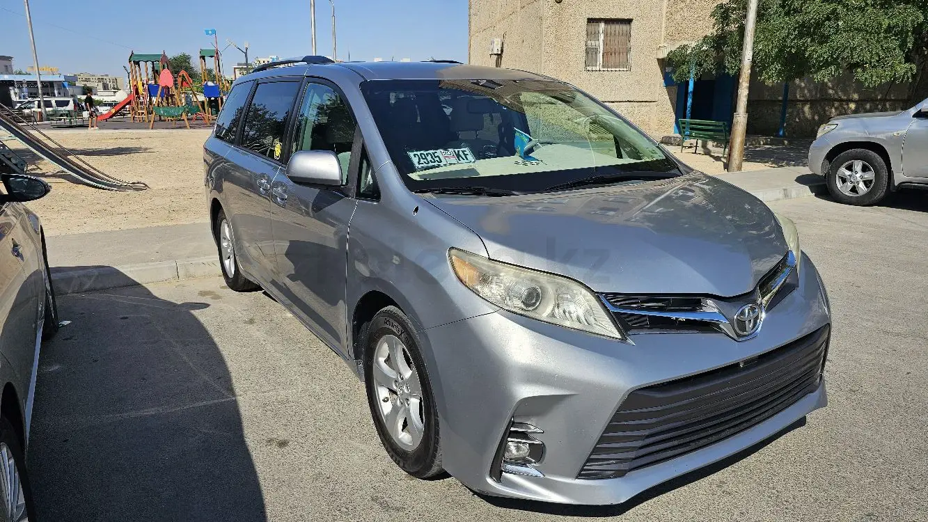 Toyota Sienna, 2013