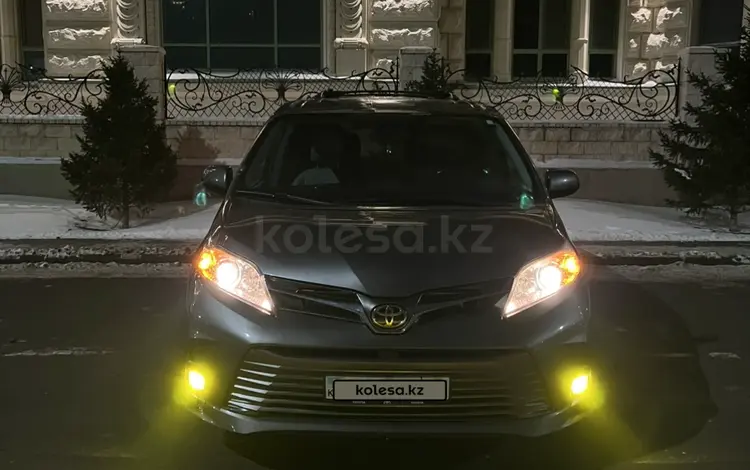 Toyota Sienna 2018 года за 17 000 000 тг. в Астана