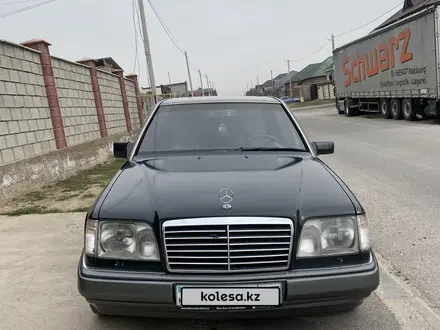 Mercedes-Benz E 220 1994 года за 2 600 000 тг. в Шымкент