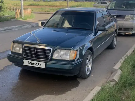 Mercedes-Benz E 220 1995 года за 1 800 000 тг. в Караганда