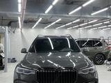BMW X7 2021 года за 47 200 000 тг. в Астана