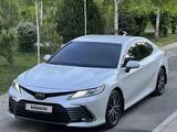 Toyota Camry 2021 года за 17 200 000 тг. в Шымкент