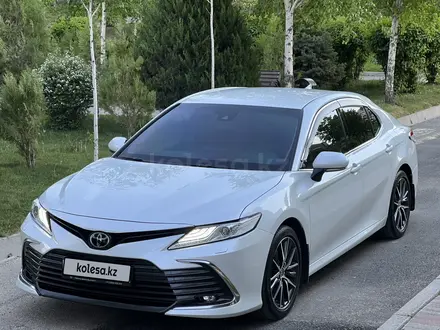 Toyota Camry 2021 года за 17 200 000 тг. в Шымкент