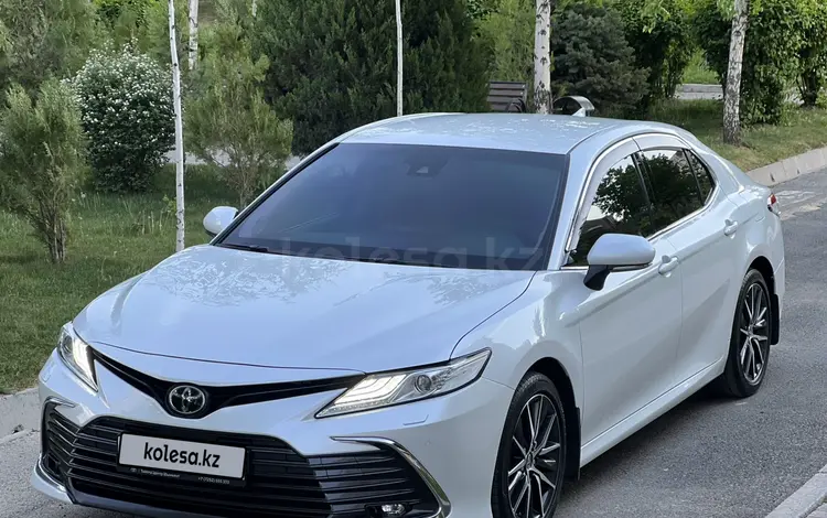 Toyota Camry 2021 года за 17 200 000 тг. в Шымкент