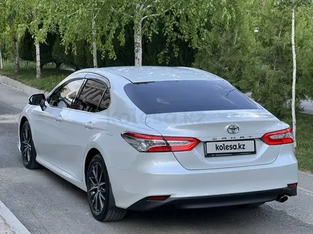 Toyota Camry 2021 года за 17 200 000 тг. в Шымкент – фото 3