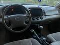 Toyota Camry 2003 года за 3 650 000 тг. в Астана – фото 22