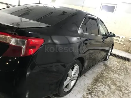 Toyota Camry 2014 года за 5 100 000 тг. в Атырау – фото 14